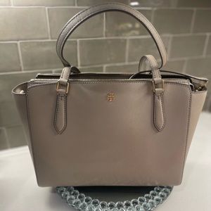 Gently used Tory Burch purse with crossbody strap